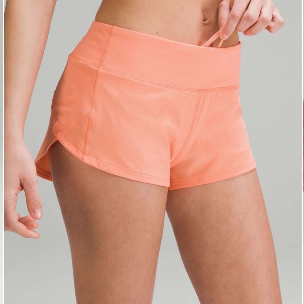 Lululemon Speed Up Low-Rise Lined Short 2.5"
Sunny Coral size 8